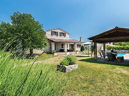 Elegant Villa in Istria With Outdoor Pool