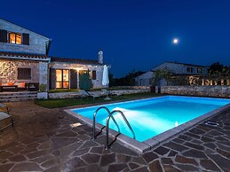 Elegant Villa in Istria With Outdoor Pool