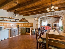 Elegant Villa in Istria With Outdoor Pool