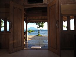 Blue Harbor Beachfront Villas & Resto