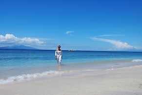 Blue Harbor Beachfront Villas & Resto