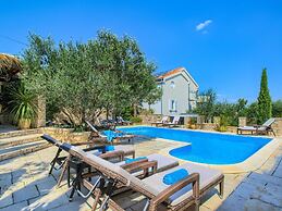 Superb Apartment in Murter with Hot Tub