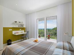 Peaceful Villa in Stanisovi With sea View