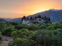 Cozy Villa in Ploce With Shared Pool