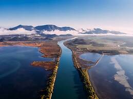 Cozy Villa in Ploce With Shared Pool