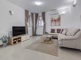 Spacious Holiday Home With Swimming Pool