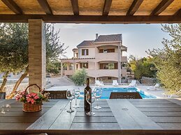 Spacious Holiday Home With Swimming Pool