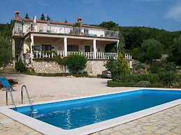 Comfortable Holiday Home in Labin With Shared Pool and by the sea