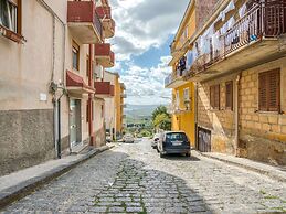 Posh Home in Santa Caterina Villarmosa near Nature Reserve