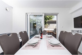 Lovely Apartment in Pakostane With Terrace