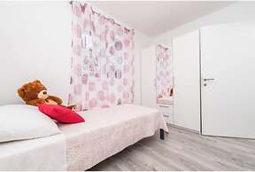 Lovely Apartment in Pakostane With Terrace