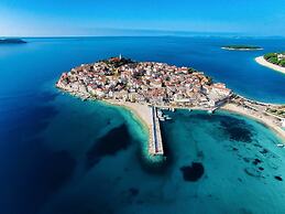 Your Perfect Seaside Escape Awaits