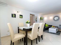 Lovely Apartment With Terrace & Garden Grill