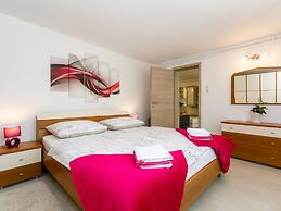 Lovely Apartment With Terrace & Garden Grill