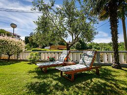 Lovely Apartment With Terrace & Garden Grill
