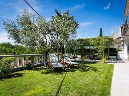 Lovely Apartment With Terrace & Garden Grill