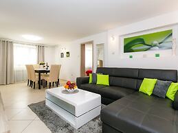 Lovely Apartment With Terrace & Garden Grill