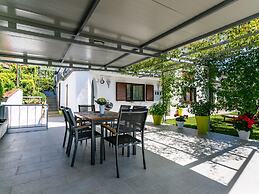 Lovely Apartment With Terrace & Garden Grill