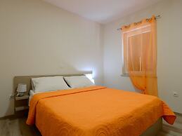 Apartment in Ljubac With Garden