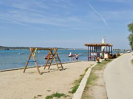 Apartment in Ljubac With Garden