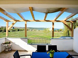 Apartment in Ljubac With Garden