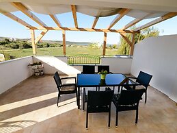 Apartment in Ljubac With Garden