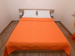 Apartment in Ljubac With Garden