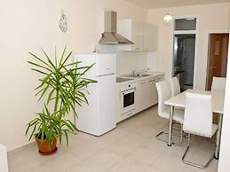 Apartment in Ljubac With Garden