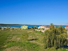 Apartment in Ljubac With Garden