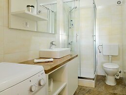 Apartment in Ljubac With Garden