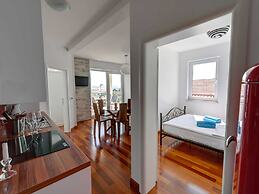 Adorable Apartment in Murter with Hot Tub