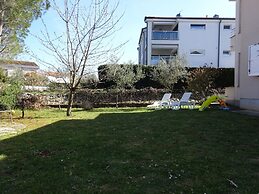 Large Apartment in Malinska near Sea