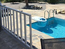 Villa With Pool and Parasol in Kirianna