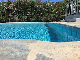 Villa With Pool and Parasol in Kirianna