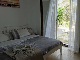 Villa With Pool and Parasol in Kirianna