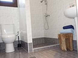 Villa With Pool and Parasol in Kirianna