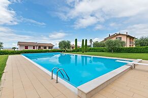 Apartment in Lazise With Lake View & Pool