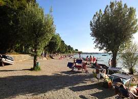 Apartment in Lazise With Lake View & Pool