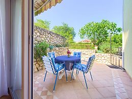 Nice Apartment With Private Terrace Near the Sea