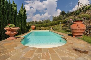 Luxury Pool Villa in Cortona