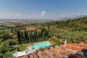 Luxury Pool Villa in Cortona