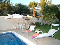 Holiday Home With Private Pool, Near the Beach