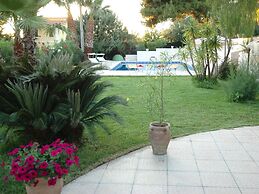 Holiday Home With Private Pool, Near the Beach