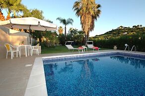 Holiday Home With Private Pool, Near the Beach