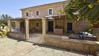 Belvilla by OYO Cadernera