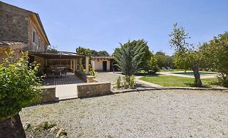 Belvilla by OYO Cadernera