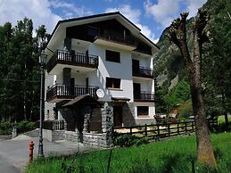 Hilltop Chalet in Antey-Saint-André near Ski Area