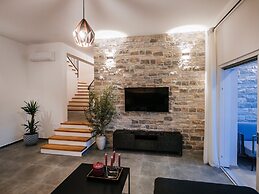 Villa With Private Pool and Garden