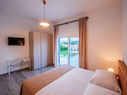 Villa With Private Pool and Garden