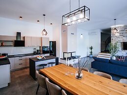 Villa With Private Pool and Garden